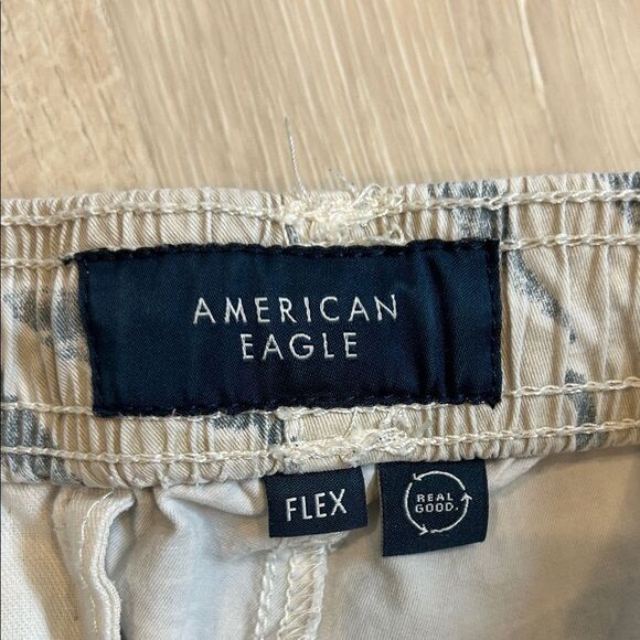 American Eagle Outfitters Leaf Print Shorts - Tan and Gray, Men’s Size XS - Picture 2 of 5